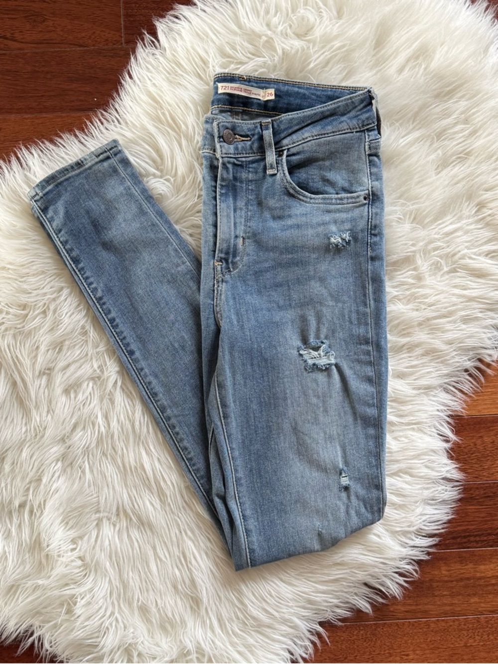 LEVI’S PREMIUM 721 high rise skinny distressed size 26